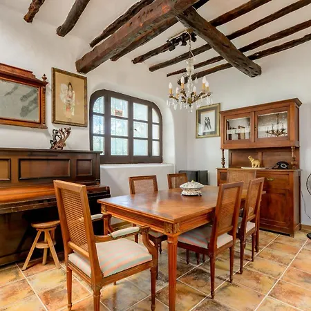 Villa Sarrio *